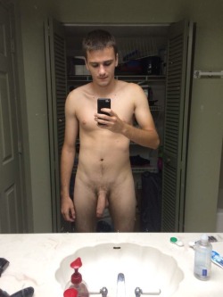 guysofsocialmedia:  This is Alex a straight guy from Kik. 