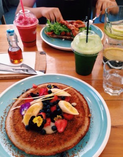 ha-ze:  lunch date with my sister ❤️ // from my instagram