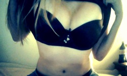 cum-on-your-pics:  That lovely pic is from Bri, who wished to remain anon.  Thanks for the pic! 