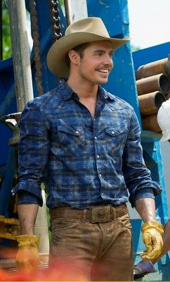 He looks like Josh Henderson! Hot af!