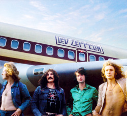 led-zeppelin-out-on-the-tiles:Led Zeppelin and The Starship