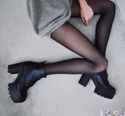 skinnierme:  GIVE ME THESE SHOES 