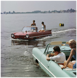 nomad6411:  the60sbazaar:  Amphibicars out on the water (1964)