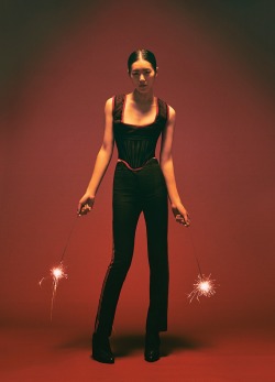 anammv:Liu Wen in “Star 80s” for Modern Weekly China August