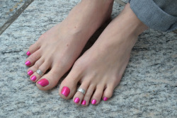 theGIRLYlife4me: Loving that pink color for the pedi!! I so want