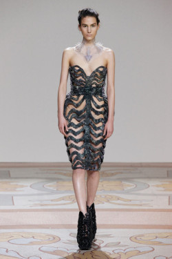 improbablefashion:  {Iris van Herpen & Jolan van der Wiel}