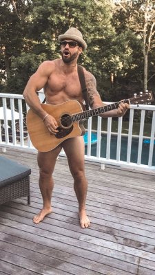 barelyfamousandnaked:  Johnny Bananas