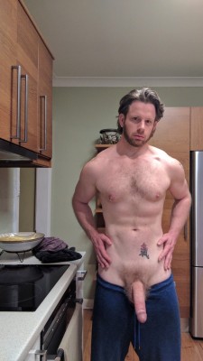 This man is so crazy hot to me… I wanna worship that cock