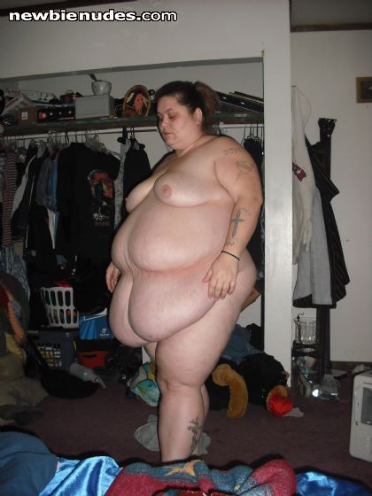 bbwbellylover:  love her belly creases 