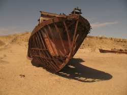 abandoned-playgrounds:  The rusted and abandoned ships outside
