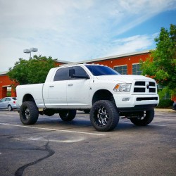 cummins-trucks:  southerntexasrebel:  Looking clean as hell.