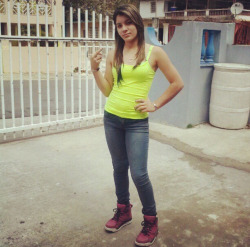 bellakasareaoestes:  Comerle ese toston