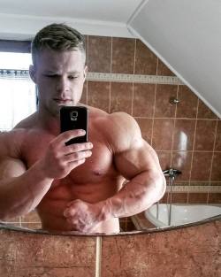 bodybuilers4worship:  The genetics helped but the roids made