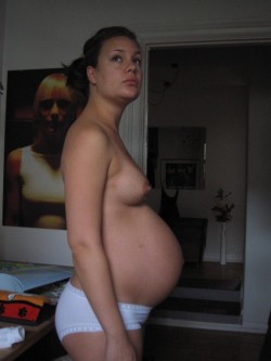 sexypregnanthotties: For more sexy pregnant girls:  Follow http://sexypregnanthotties.tumblr.com/