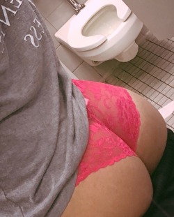 jessica-latina:  I love to be girly….especially in public places!😍💋🔥