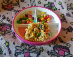fuzzy-little-fox:  I’m eating rice and beans for snackies!