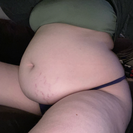 southernbelletxx:I present to you: spreading my legs so my belly