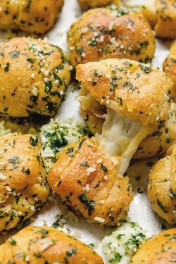 guardians-of-the-food:  Cheesy Garlic Knots 