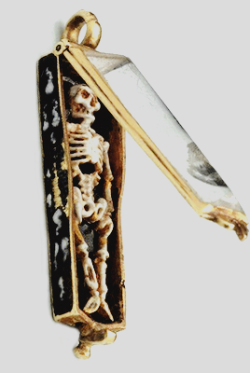 vintagegal:Memento mori pendant, made in France, 16th century