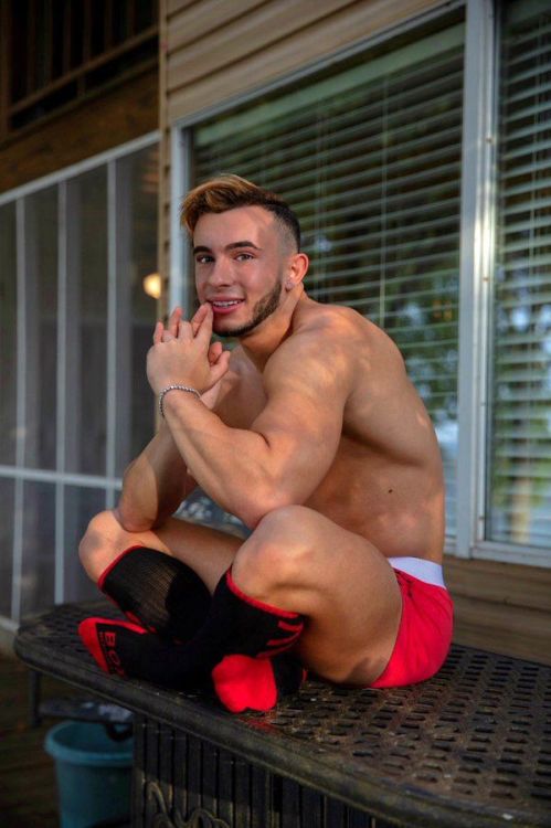 sockjersey:Cutie outside on the porch