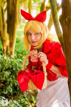 chelzorthedestroyer:  Looking for the big bad wold.rin frm The big bad wolf fell in love with little red riding hood. aka, Little Red Riding Rin. hahaPhoto by Euphoria Cosplay Studioscon: Magiccitycon 