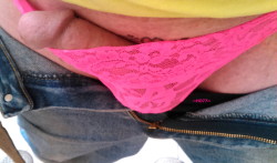 henryoscarr77:  Love When Hot Pink Is The Pick of the Day…..