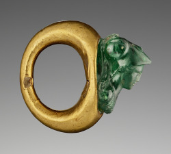 didoofcarthage:  Cameo gem with Minerva set into a hollow ringRoman,