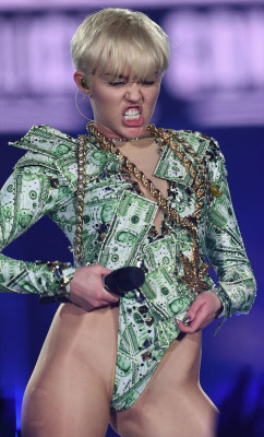 pantyrazzidotcom:  Miley Cyrus crotch shot, pussy lips, pubes,