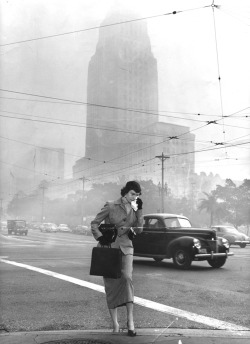 memoriastoica:  Los Angeles smog. Top: 1st and Spring Streets,