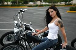 chicksandchoppers:  I’m bored tonight!