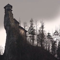 socialpsychopathblr:“Orava Castle” by Grzegorz Formicki