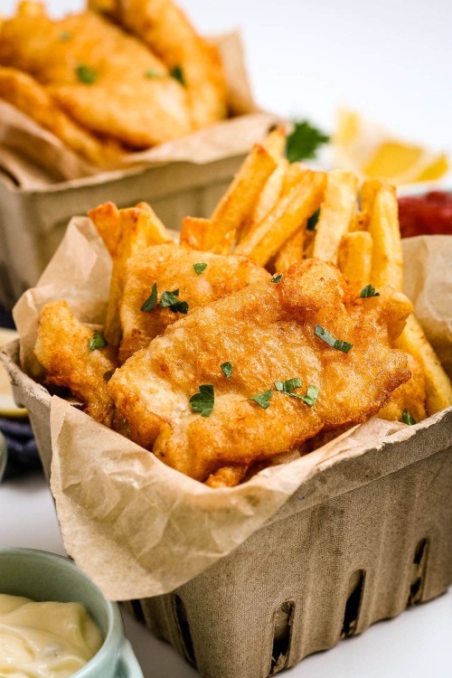 daily-deliciousness:  Beer battered fish and chips
