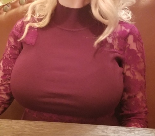 arinkakalinka:  I thought this dress looks decent for eating out.  It’d be better if your tits were almost hanging out.