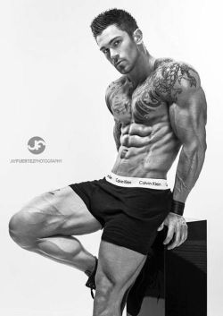 ultimate-men:  FOLLOW ULTIMATE MEN! http://ultimate-men.tumblr.com
