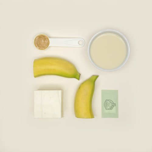 thedsgnblog:  Pantone Smoothies byÂ Hedvig Astrom KushnerÂ  Hedvig is Â an Art Director at Mother New York and she started this fun little project in the beginning of the summer (non commissioned). She makes a lot of smoothies and discovered it works