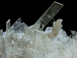 underthescopemin:   Strontioginorite The crystals are extraordinarily