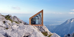 prettyarchitecture:  Alpine Shelter Skuta The extreme climatic