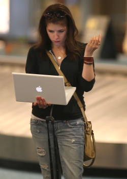 frighteningfox:  becapella:  Me when there is no WiFi  anna kendrick