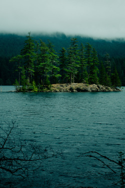 leebarguss:  Small Island (by nelsoncragg)
