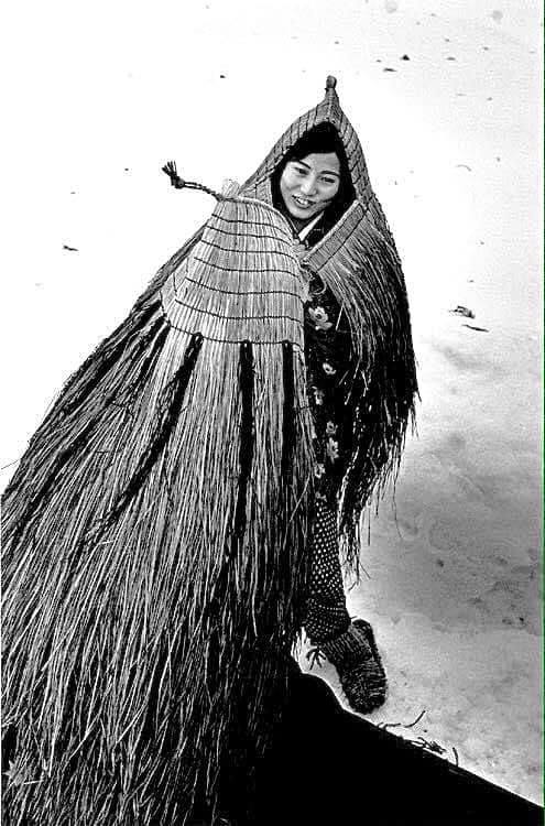 legendary-scholar:  Mino (straw cape), traditional straw raincoat,