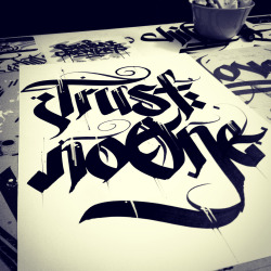 grafflicks:  TRUST NO ONE