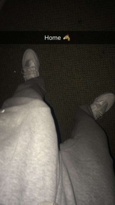 skinnyniggabutthisdicklong:  I love my gray sweats😊