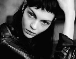 black-leather:  Kate Bogucharskaia 
