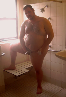 thestubbycubby:  allthebearsilike:  Chubby Cleaning  WOOF!!!!!