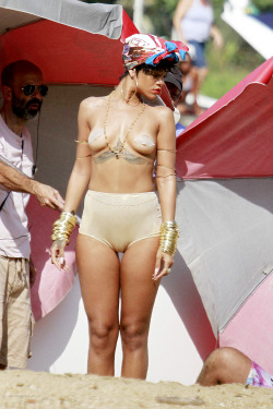 girl-thuggery:  gay4rihanna: Rihanna photoshoot for Vogue Brazil