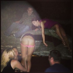 pantsing-love:  Drunk girl pantsed at a party while hanging over