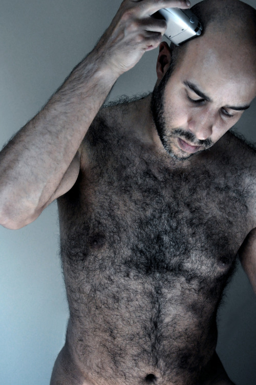male-shaving-art:   ”Head Shave“  (by Dean Ashton) 