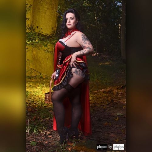 Had a fun outdoorsy shoot with a costumed Ms Rose @ms.sinister.rose