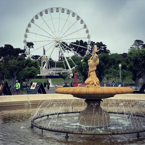@skystarwheel @goldengatenps #art #fountains #people #overcast