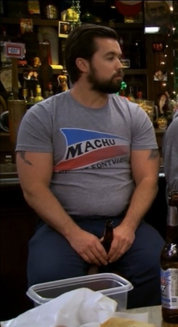 slimmer-than-youu:  noskinnyguysallowed:  So I’m just now getting to season 7 of this show and fat mac is so sexy 